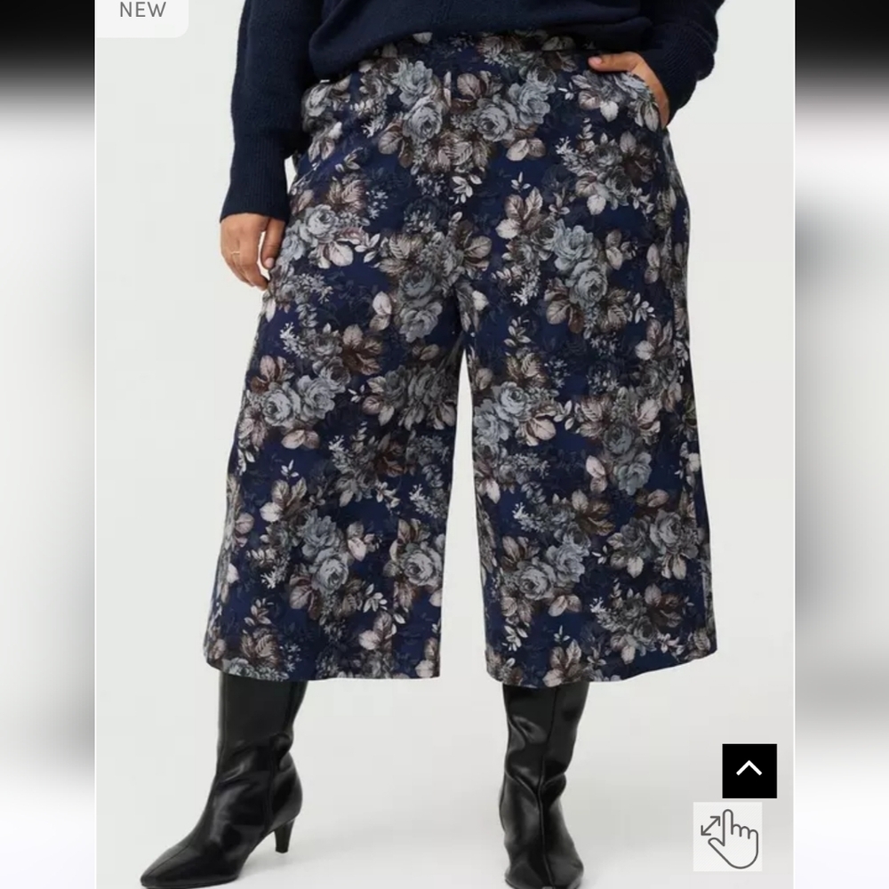NWOT Torrid Navy Floral Wide-Leg Culotte Pants